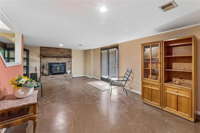 22324 S North Hedgewood Hills Road, Peculiar, MO 64078