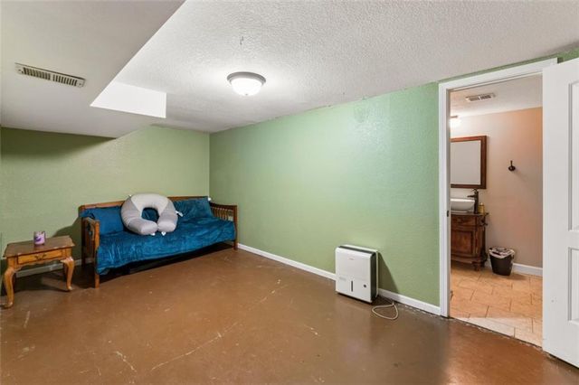 22324 S North Hedgewood Hills Road, Peculiar, MO 64078