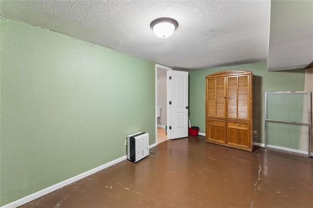 22324 S North Hedgewood Hills Road, Peculiar, MO 64078