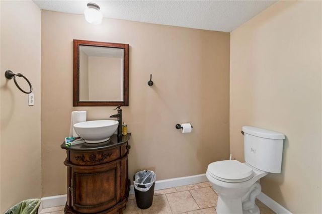 22324 S North Hedgewood Hills Road, Peculiar, MO 64078