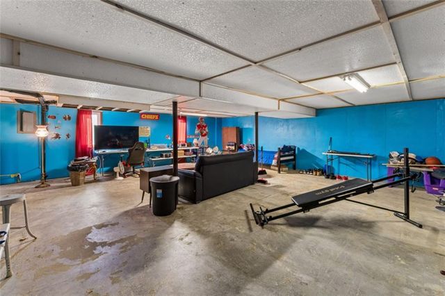 22324 S North Hedgewood Hills Road, Peculiar, MO 64078