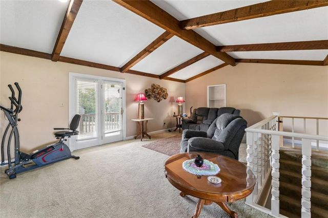 22324 S North Hedgewood Hills Road, Peculiar, MO 64078