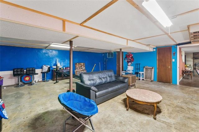 22324 S North Hedgewood Hills Road, Peculiar, MO 64078