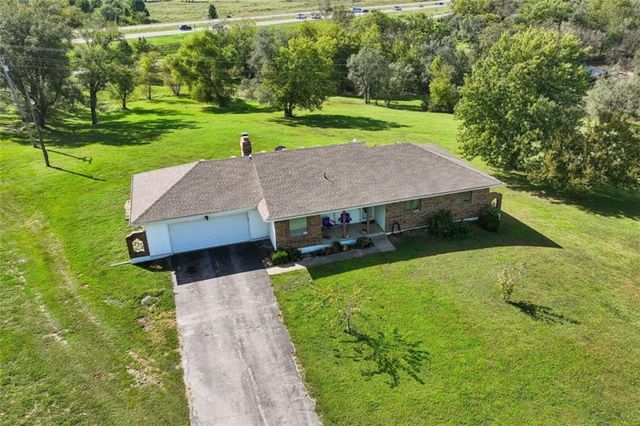 22324 S North Hedgewood Hills Road, Peculiar, MO 64078
