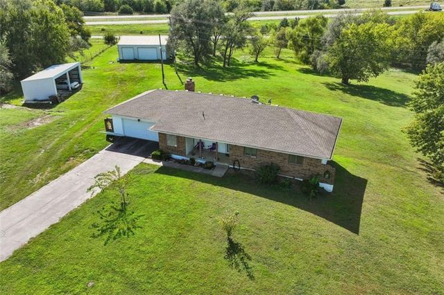 22324 S North Hedgewood Hills Road, Peculiar, MO 64078
