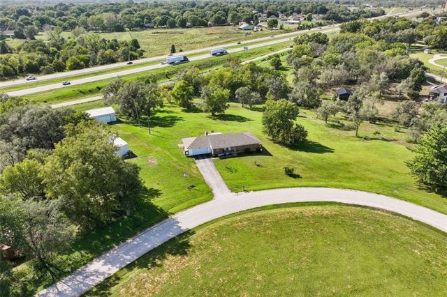 22324 S North Hedgewood Hills Road, Peculiar, MO 64078