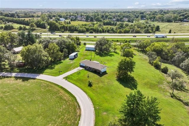 22324 S North Hedgewood Hills Road, Peculiar, MO 64078