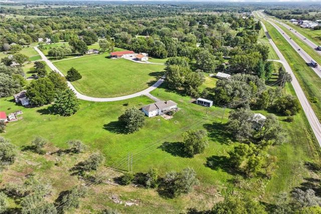 22324 S North Hedgewood Hills Road, Peculiar, MO 64078