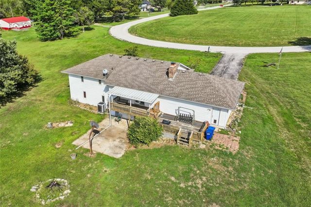 22324 S North Hedgewood Hills Road, Peculiar, MO 64078