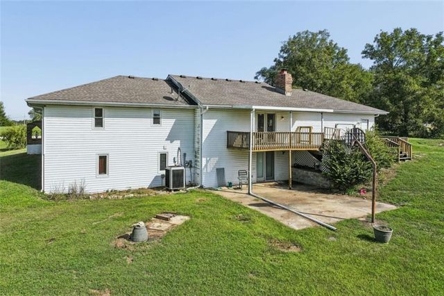 22324 S North Hedgewood Hills Road, Peculiar, MO 64078