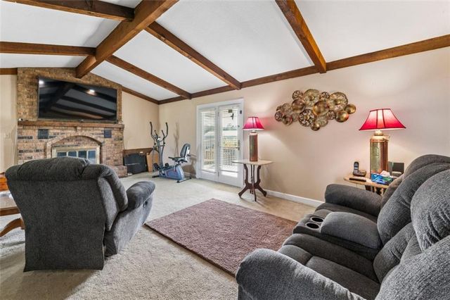 22324 S North Hedgewood Hills Road, Peculiar, MO 64078