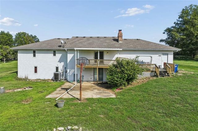 22324 S North Hedgewood Hills Road, Peculiar, MO 64078