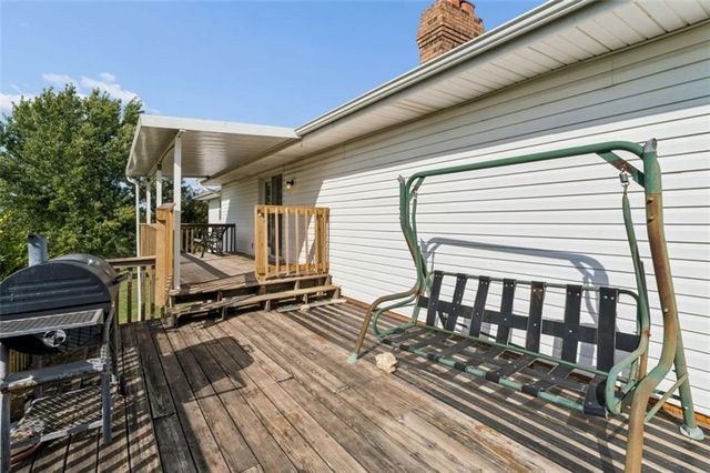 22324 S North Hedgewood Hills Road, Peculiar, MO 64078