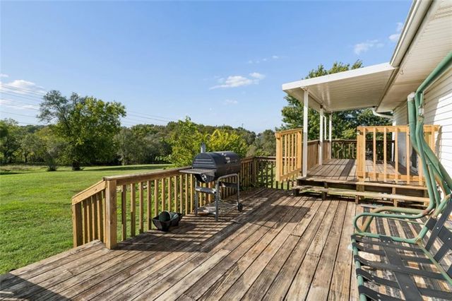 22324 S North Hedgewood Hills Road, Peculiar, MO 64078