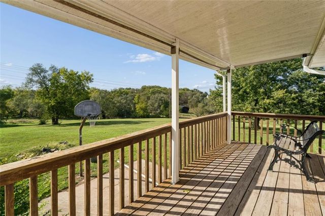 22324 S North Hedgewood Hills Road, Peculiar, MO 64078