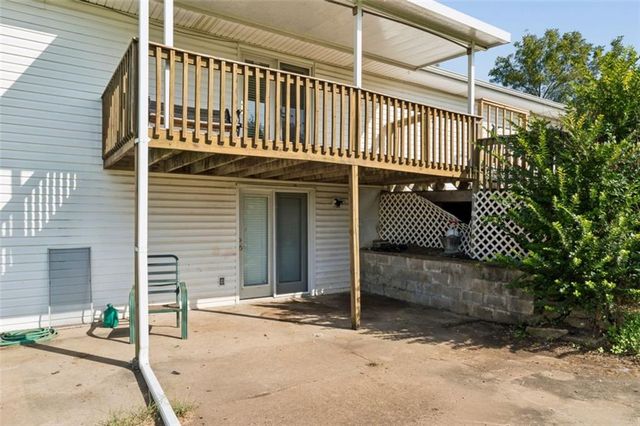 22324 S North Hedgewood Hills Road, Peculiar, MO 64078