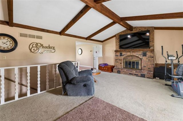 22324 S North Hedgewood Hills Road, Peculiar, MO 64078