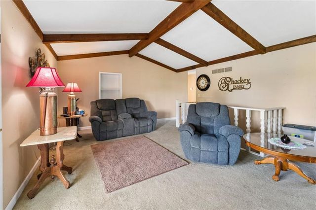 22324 S North Hedgewood Hills Road, Peculiar, MO 64078