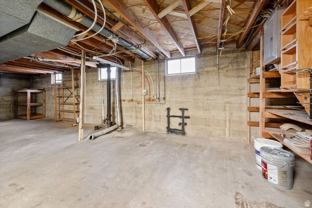 221 W OLYMPUS CIR, Midvale, UT 84047