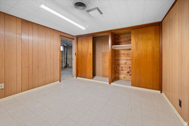 221 W OLYMPUS CIR, Midvale, UT 84047