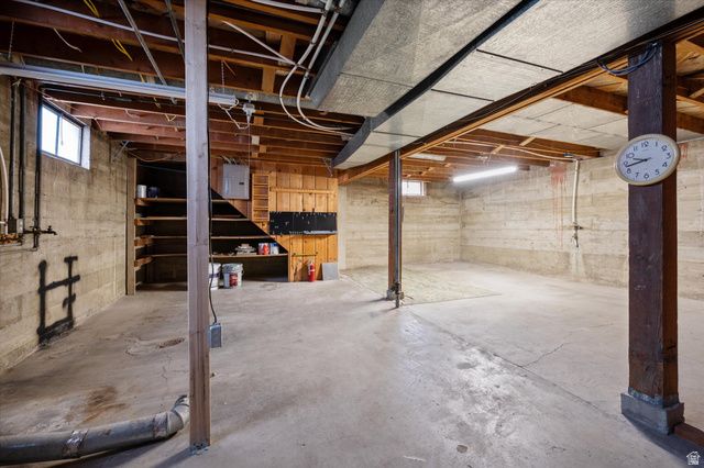 221 W OLYMPUS CIR, Midvale, UT 84047