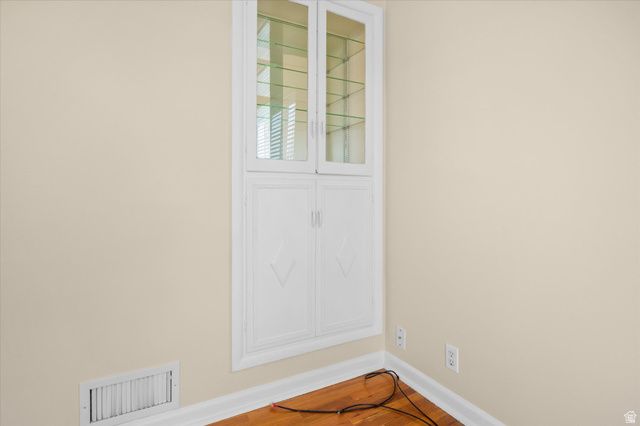 221 W OLYMPUS CIR, Midvale, UT 84047