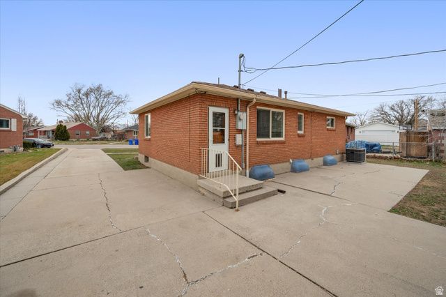 221 W OLYMPUS CIR, Midvale, UT 84047