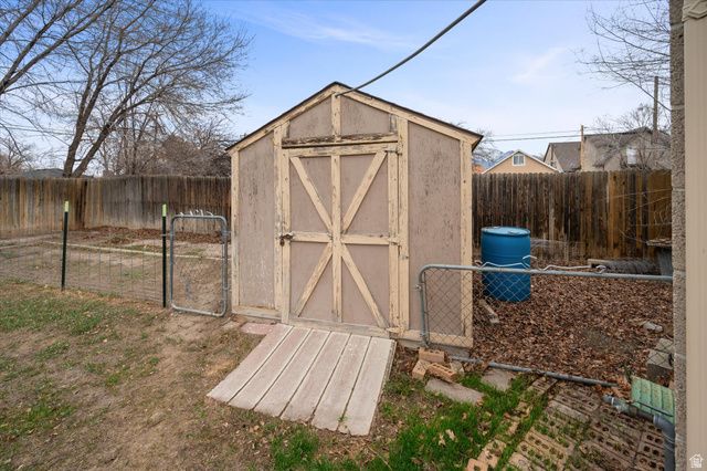 221 W OLYMPUS CIR, Midvale, UT 84047