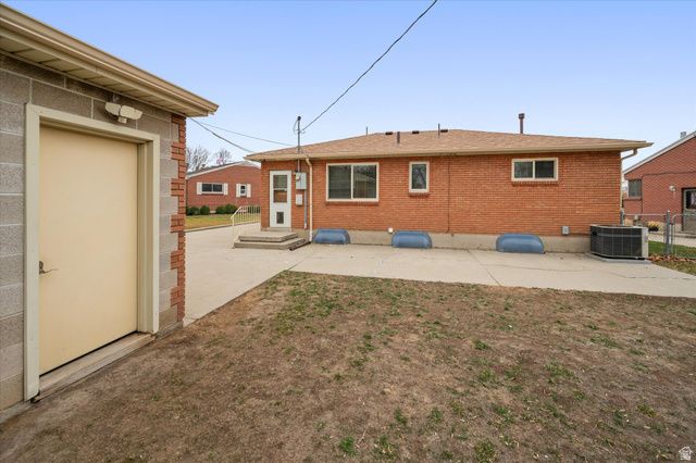 221 W OLYMPUS CIR, Midvale, UT 84047