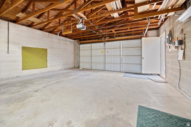 221 W OLYMPUS CIR, Midvale, UT 84047