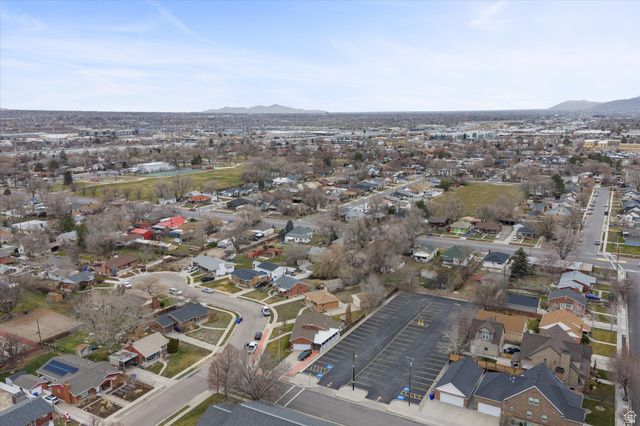 221 W OLYMPUS CIR, Midvale, UT 84047