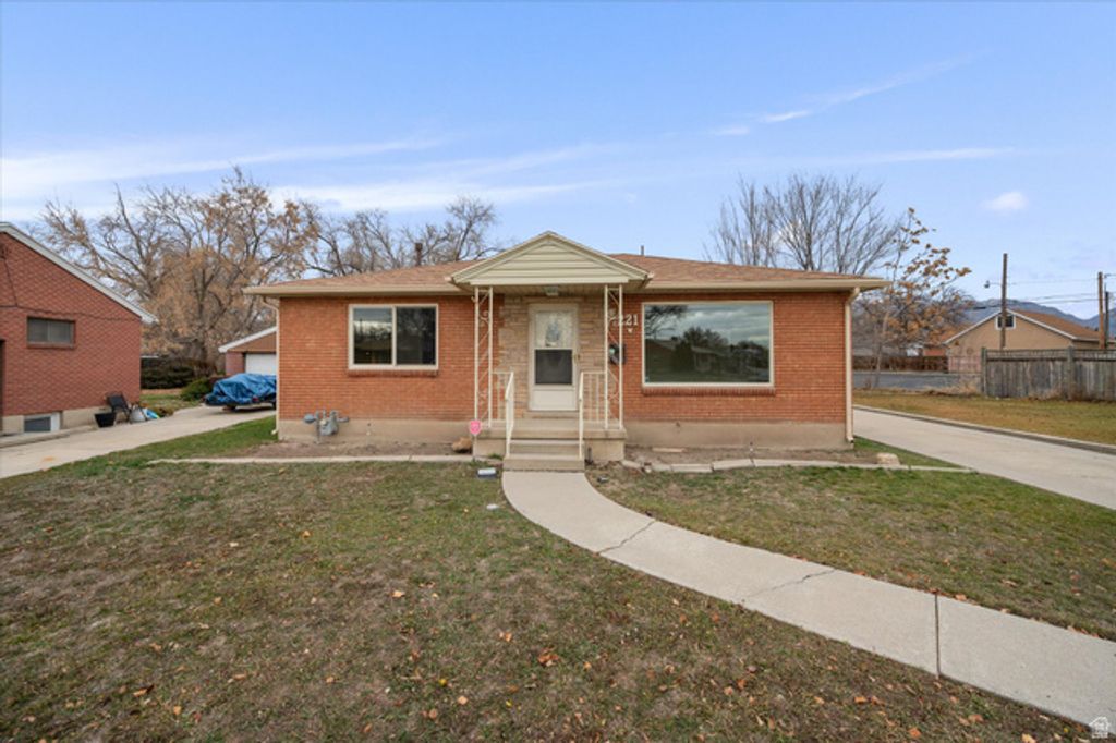 221 W OLYMPUS CIR, Midvale, UT 84047