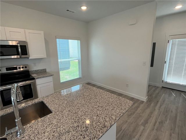 921 Ventnor Avenue, Centerton, AR 72719