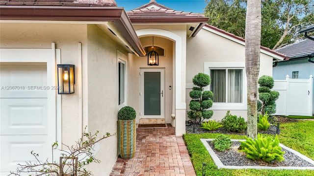 16523 Sapphire Street, Weston, FL 33331
