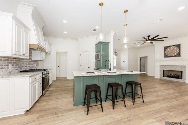 13348 Williamsburg Ave, Walker, LA 70785