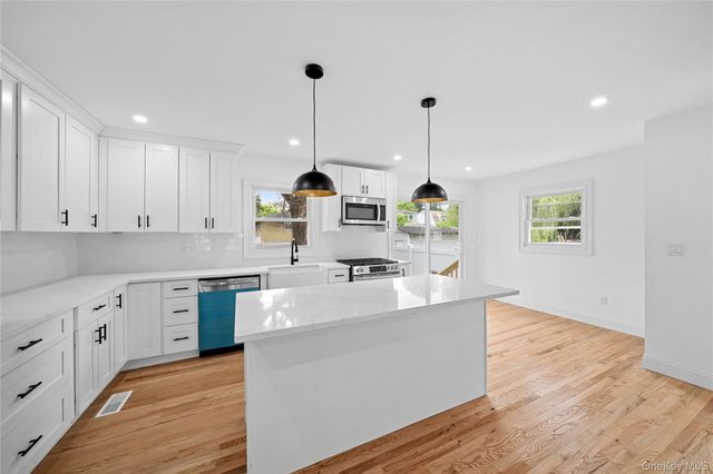 207 Wright Street, Westbury, NY 11590