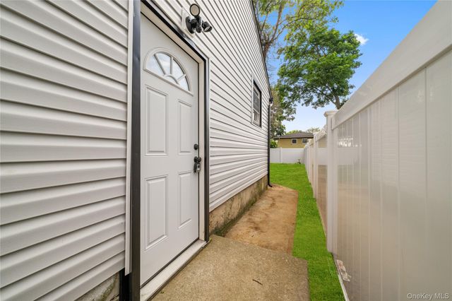207 Wright Street, Westbury, NY 11590