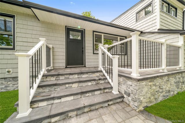 207 Wright Street, Westbury, NY 11590