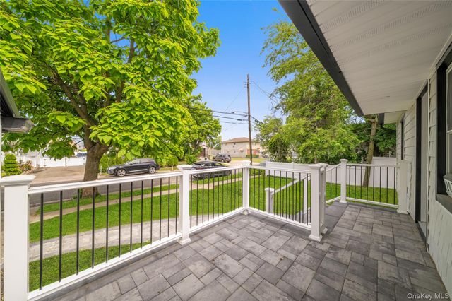 207 Wright Street, Westbury, NY 11590
