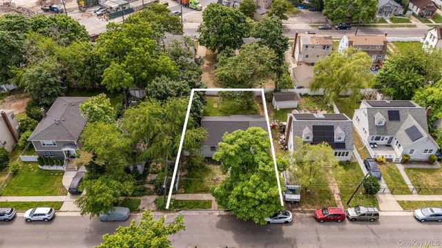 207 Wright Street, Westbury, NY 11590