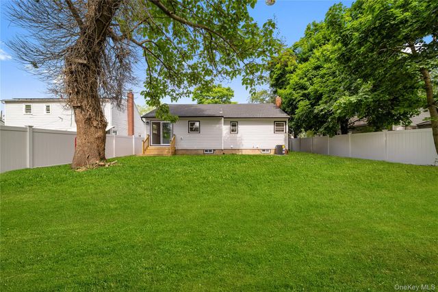 207 Wright Street, Westbury, NY 11590