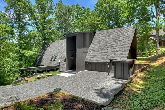 115 Pine Cone Road, Blue Ridge, GA 30513