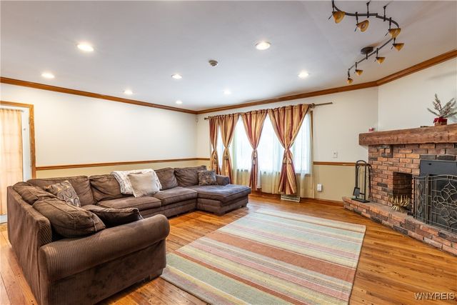 60 Chapel Woods, Amherst, NY 14221