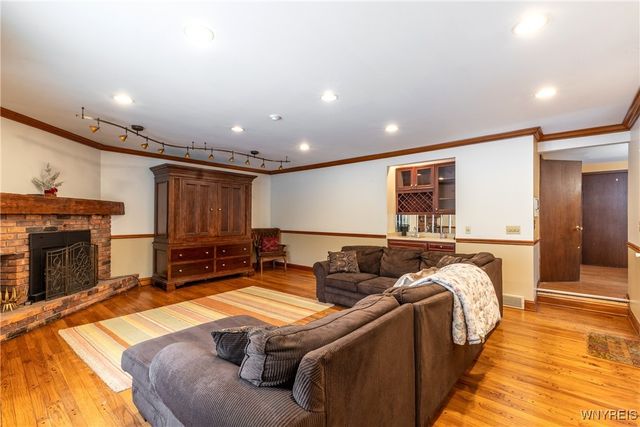 60 Chapel Woods, Amherst, NY 14221