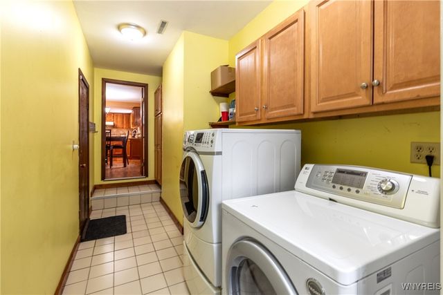 60 Chapel Woods, Amherst, NY 14221