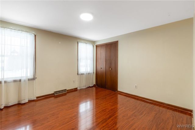 60 Chapel Woods, Amherst, NY 14221