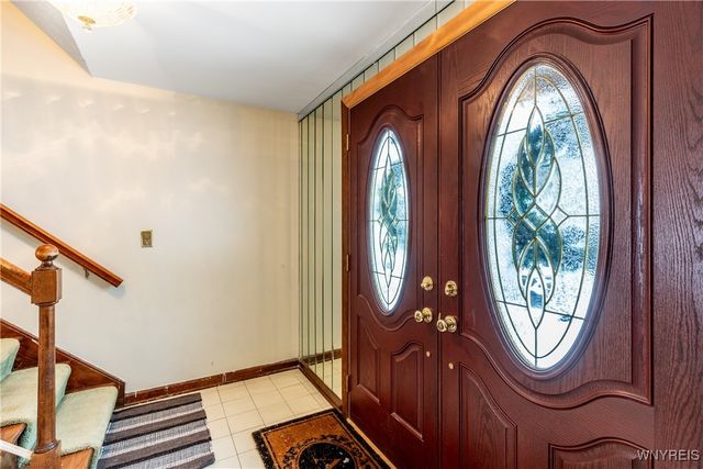 60 Chapel Woods, Amherst, NY 14221