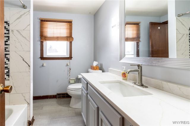 60 Chapel Woods, Amherst, NY 14221