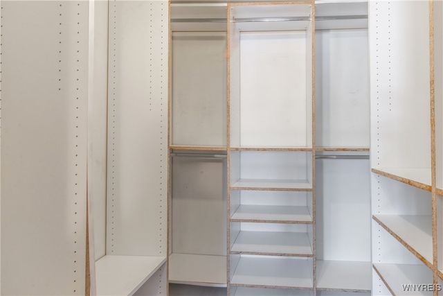 60 Chapel Woods, Amherst, NY 14221