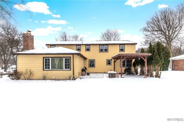 60 Chapel Woods, Amherst, NY 14221